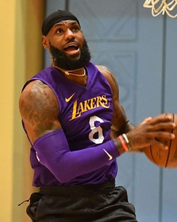 九游-比赛局势复杂引发热议！，浓眉哥在曼联比赛中出色发挥引发球迷热议的简单介绍