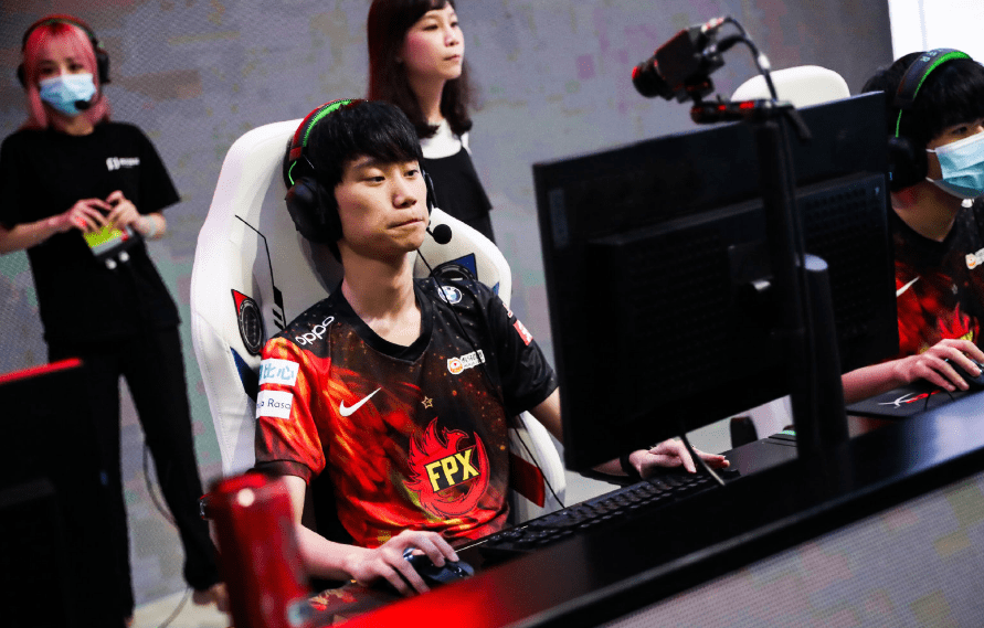 九游娱乐- 郭盈恩215人挑战完整版本 