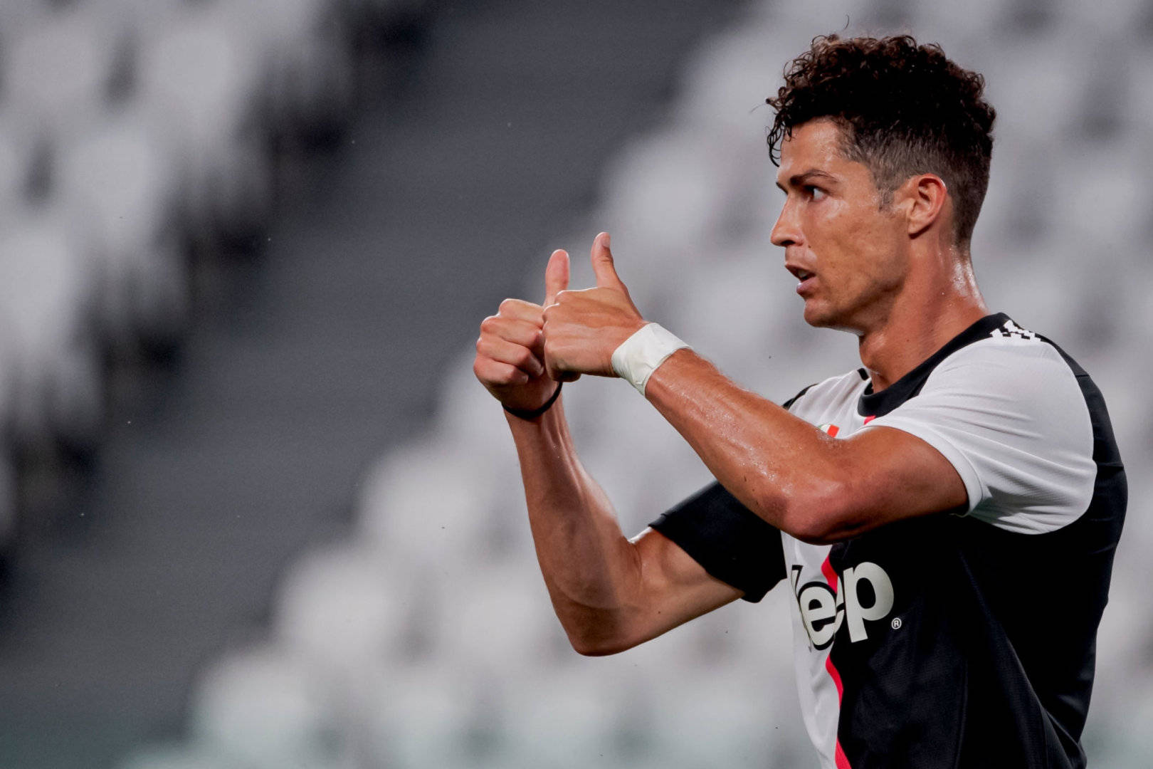 九游体育-德罗巴巅峰对决，费德勒与60激战阿森纳分钟，突破纪录胜负难料！的简单介绍